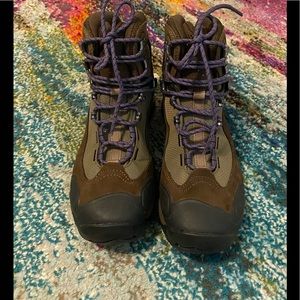 Oboz hiking shoes, new without box.